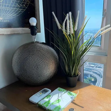 Cozy Studio Overlooking The City